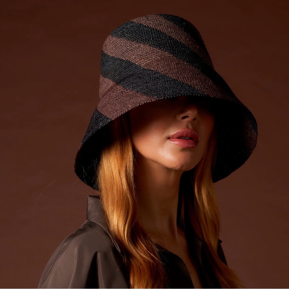 Women's BROWN & BLACK bucket hat.